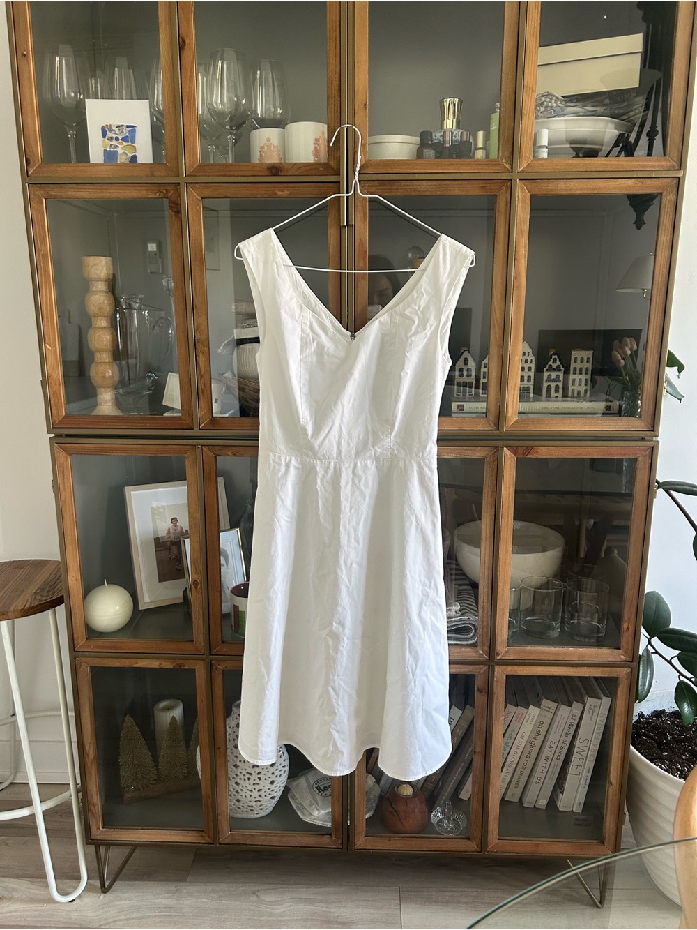 Tristan Cotton Classic White V-Neck Women's Dress - Picture 2 of 14